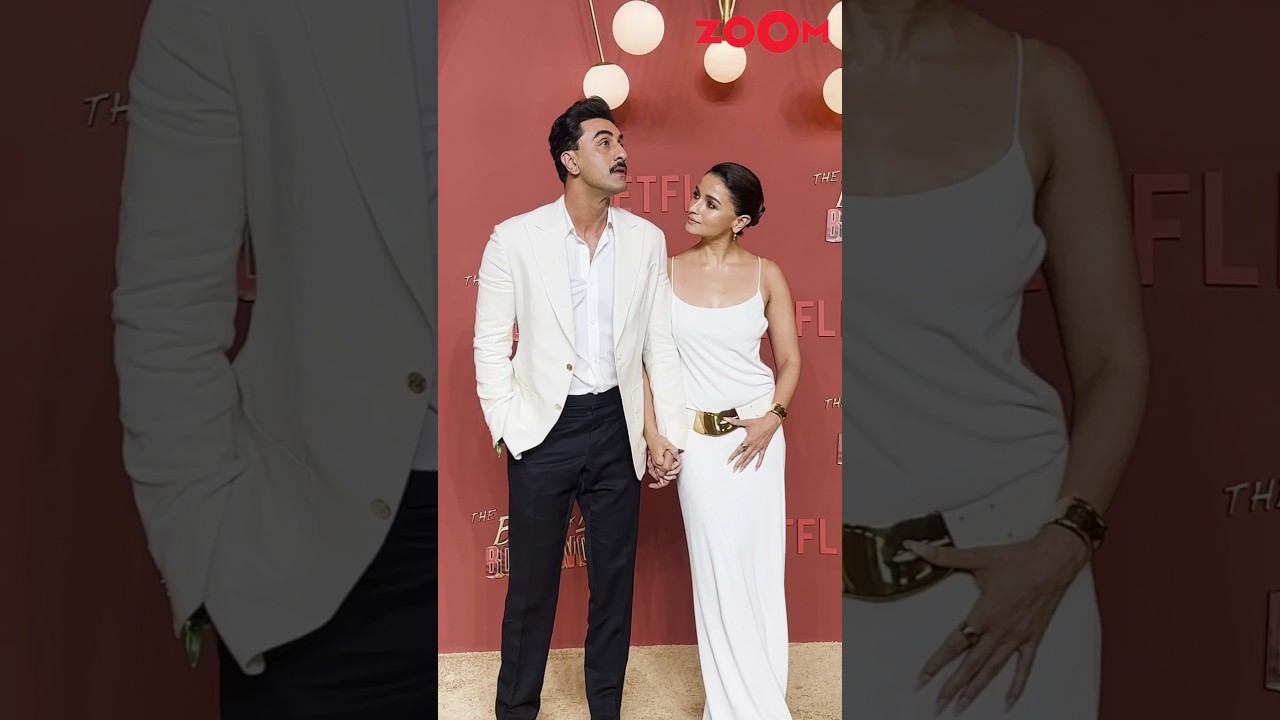 Alia Bhatt TIGHTLY holds Ranbir Kapoor's hand  at The Bads of Bollywood premiere😍 #shorts