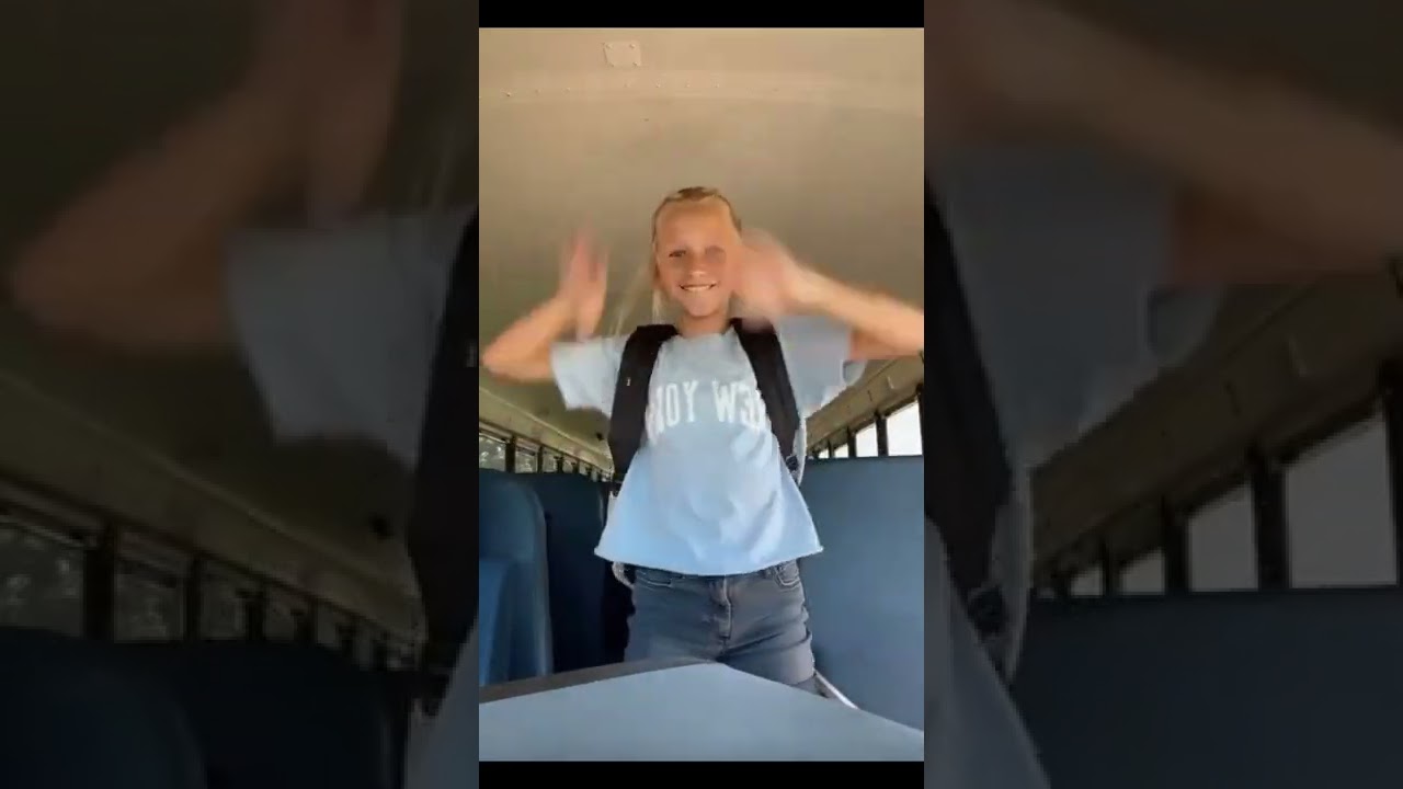 I can’t believe she didn’t get kicked off the bus for this! 😳🤪#shorts