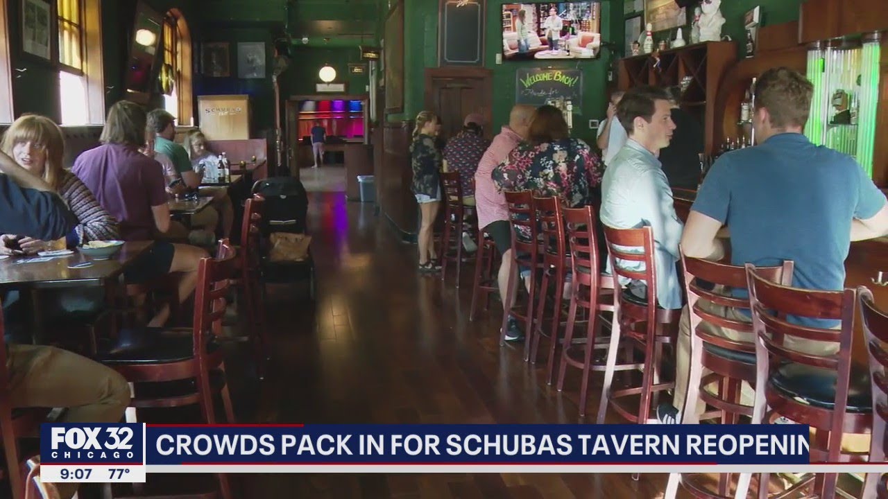 Chicago crowds pack in for Schubas Tavern reopening