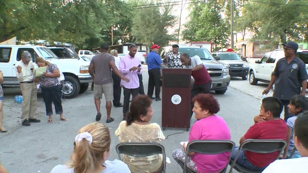 Dixie Trailer Park, town hall meeting