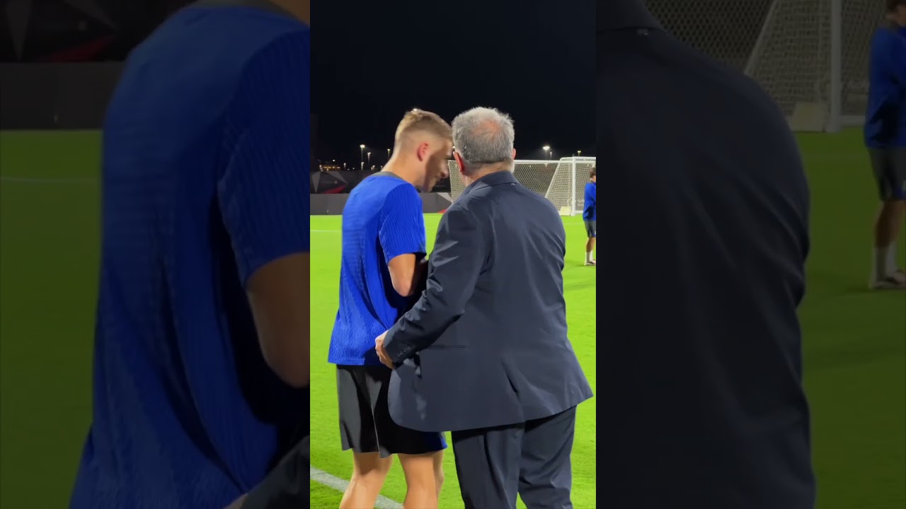 💪 President Joan Laporta visits the team ahead of the semi-final battle! #fcbarcelona #football