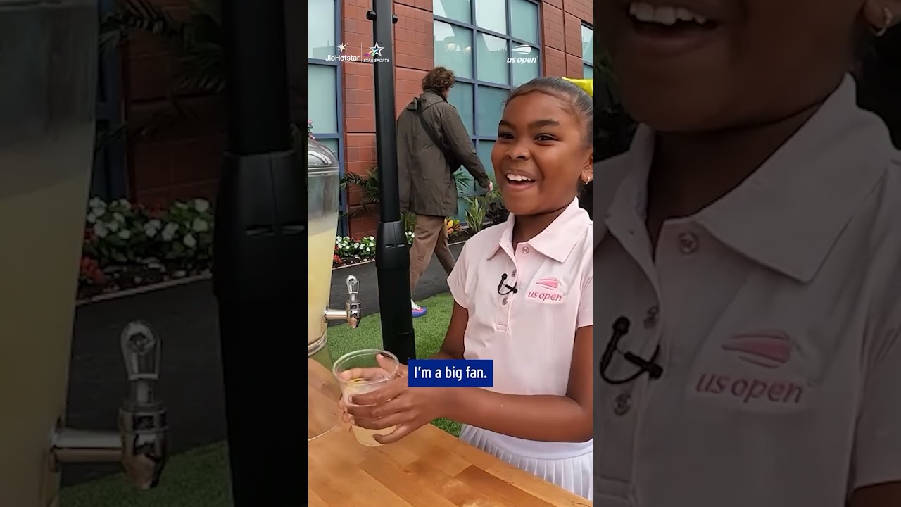WHOLESOME! Novak Djokovic drinks lemonade from a little fan! | #USOpen2025